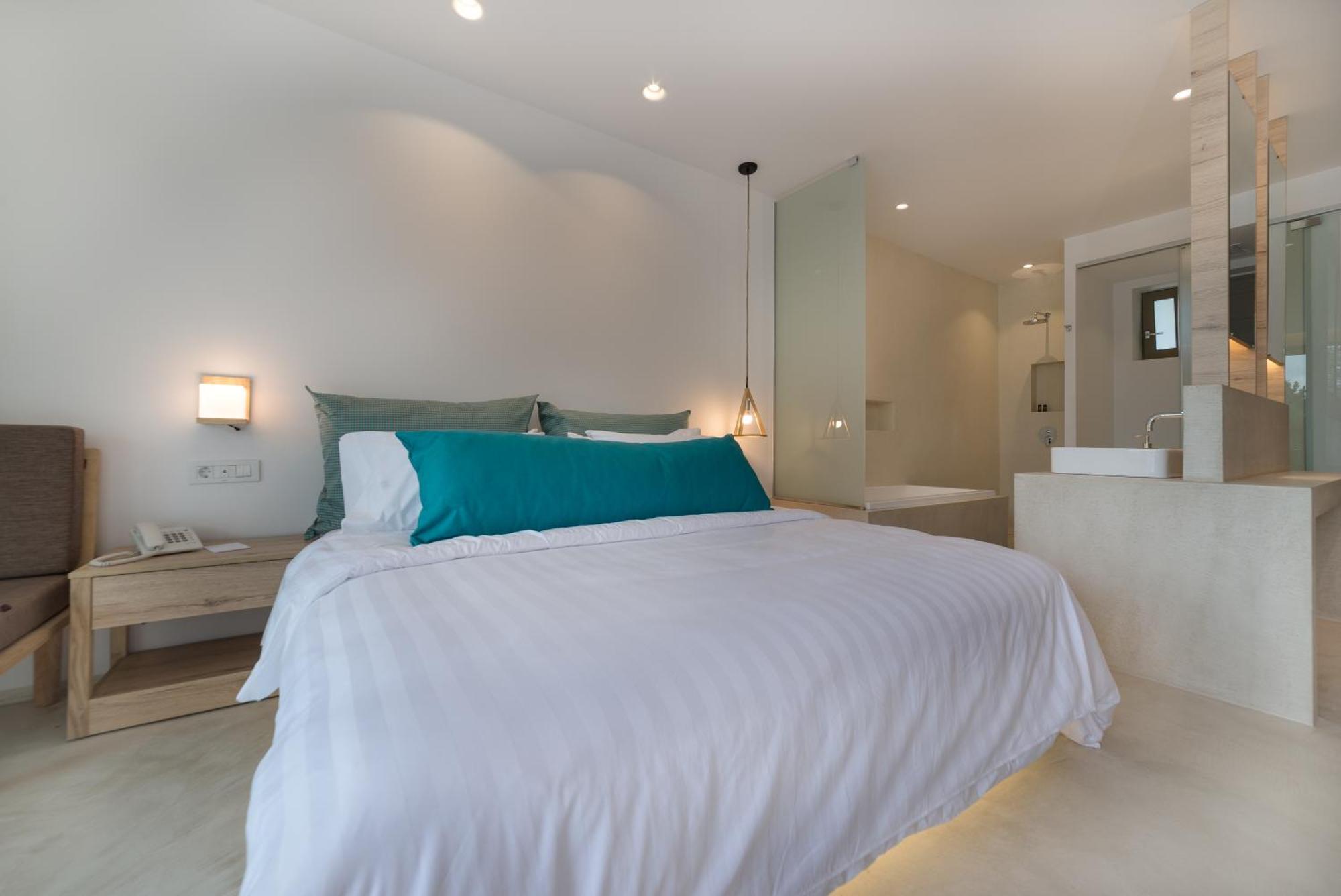Tsamis Zante Suites (Adults Only) Psarou  Exterior foto A bedroom at the hotel